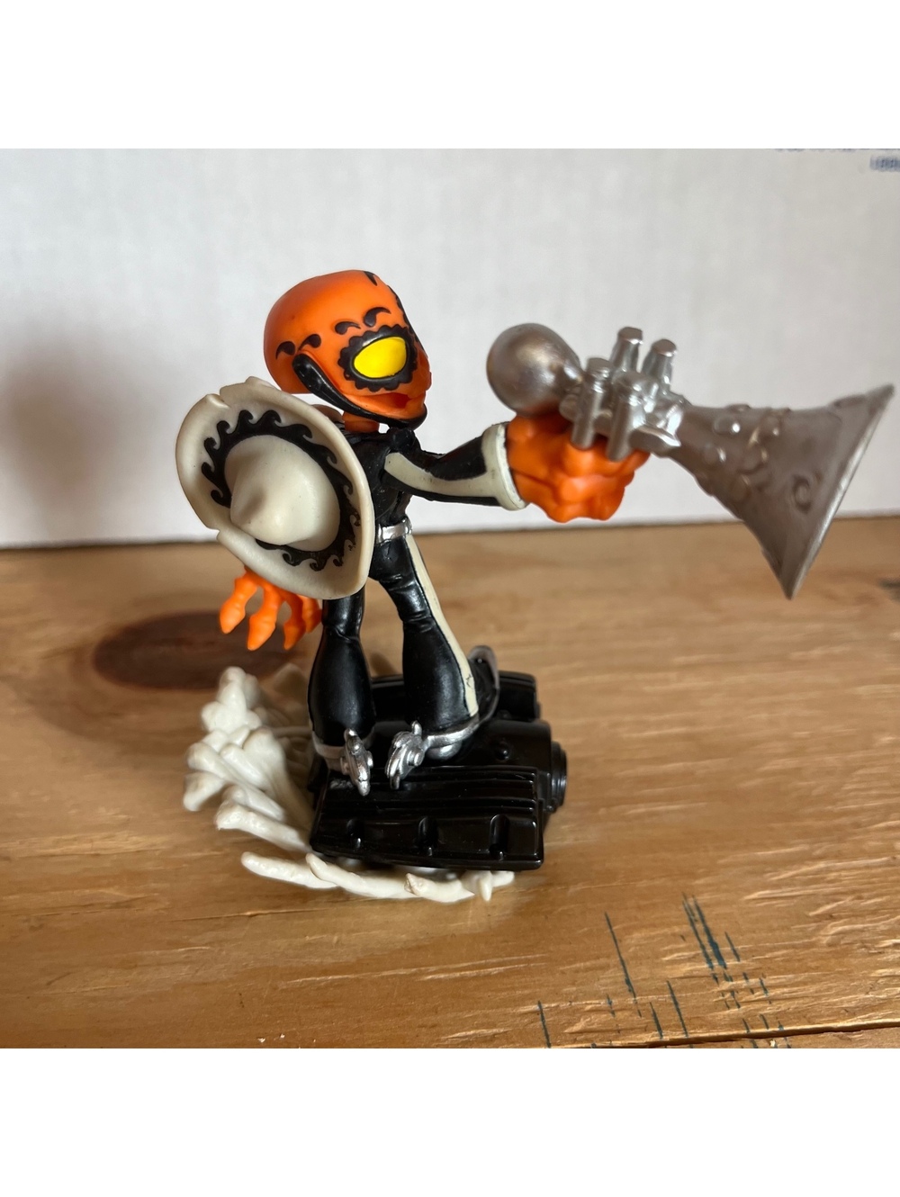 Skylanders Superchargers Character - Frightful Fiesta Variant - Picture 2 of 2